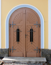 Nové dveře do kapličky z roku 2012.