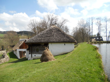 Hoslovický mlýn a&nbsp;Dobrš s&nbsp;oběma kostely